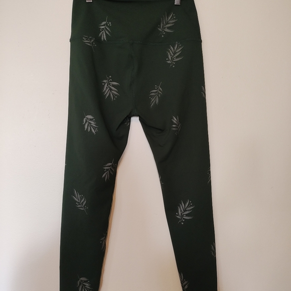 BEYOND YOGA LEGGING FLORAL/GREEN SIZE LARGE ACTIVEWEAR - Picture 2 of 5